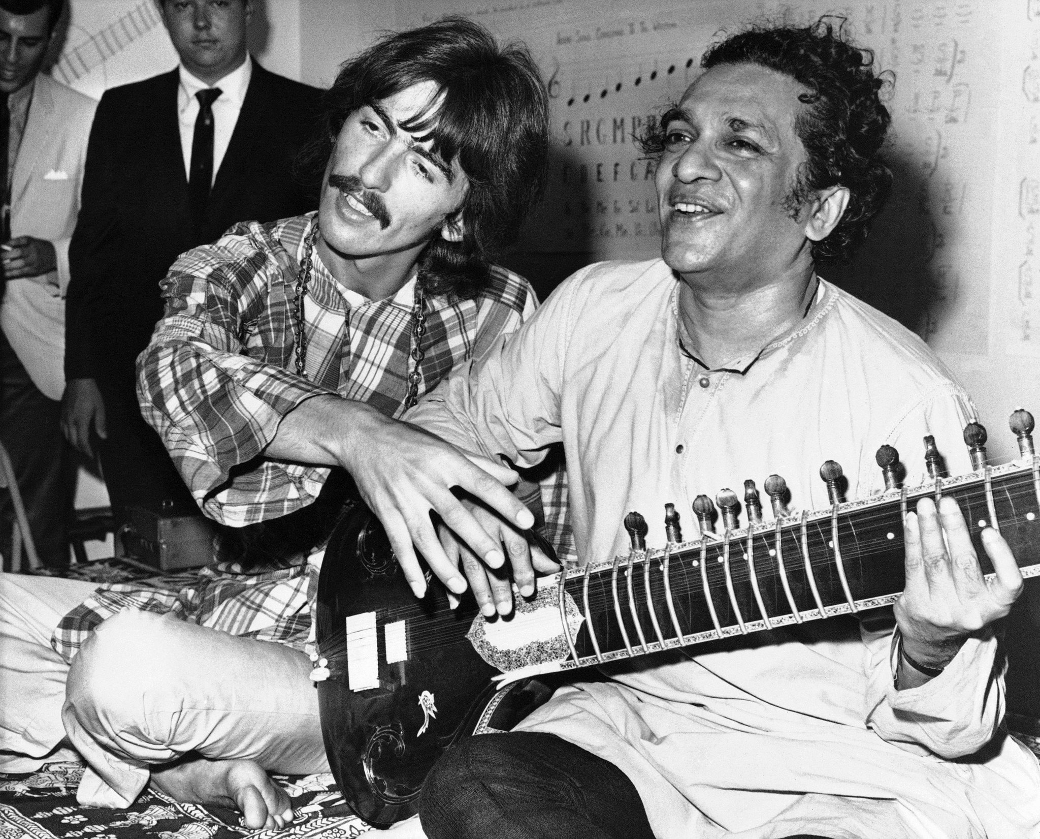 Ravi Shankar, Who Brought Sitar Music to the West, Dies - The New York Times