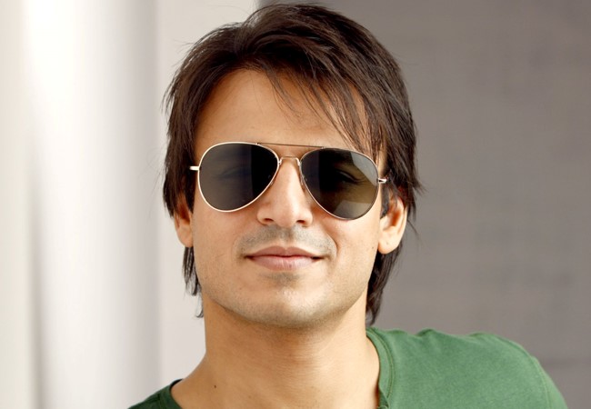  Vivek Oberoi ‘या’ कारणासाठी विवेक ओबेरॉयने नाकारला ‘ओम शांती ओम’ सिनेमा १७ वर्षांनी झाला खुलासा