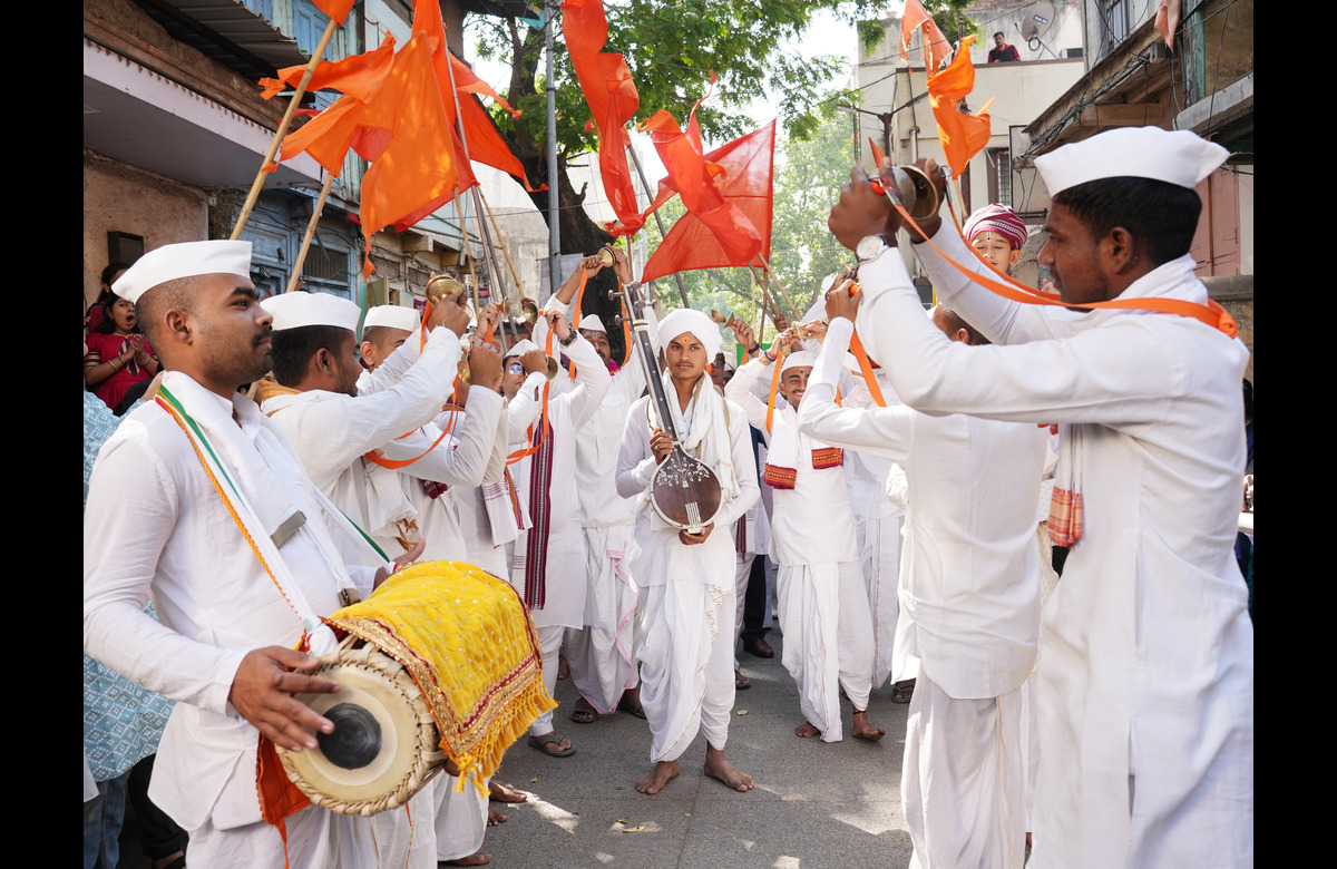 Kon Honar Maharashtracha Ladka Kirtankar Title Track