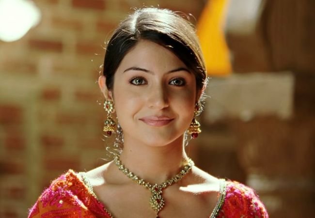 Anushka Sharma ५०० कोटी क्लबमध्ये चित्रपट देऊनही आता बॉलिवूडपासून आहे लांब!