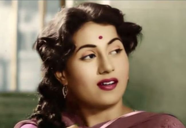 Madhubala मुंबईच्या मुसळधार पावसात ४ कि.मी चालत कोणत्या स्टुडीओत गेली होती?
