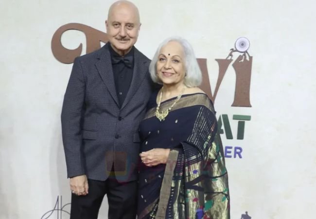 anupam kher and rohini hattanagdi | Entertainment mix masala