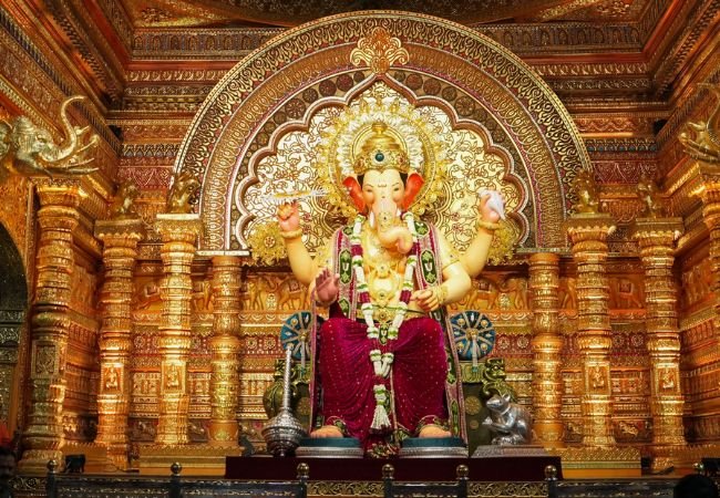 Lalbagcha Raja : ९१ वर्षांत पहिल्यांदाच राजासमोर लाईव्ह गाण्याची संधी मिळाली ‘या’ मराठी गायकाला!