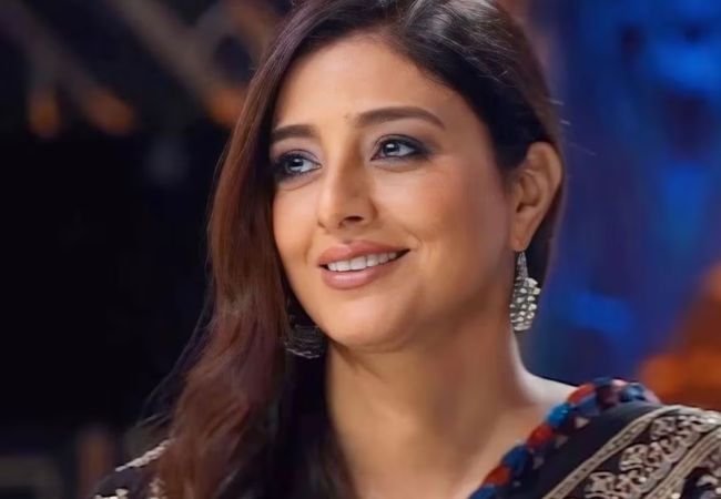 मराठी नाटक पाहून भारावली Tabu, कलाकारांचं केलं तोंडभरून कौतुक!