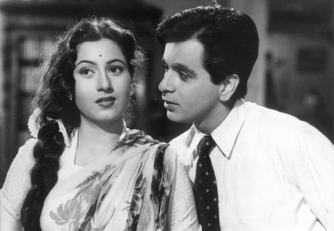  Madhubala : रोमँटिक ड्यूएट गाण्याची चाल चक्क अंधेरीच्या रेल्वे स्टेशनवर सुचली होती!