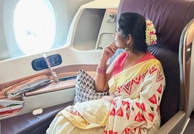  Navya Nair : केसात गजरा माळला म्हणून अभिनेत्रीला भरावा लागला लाखो रुपयांचा दंड