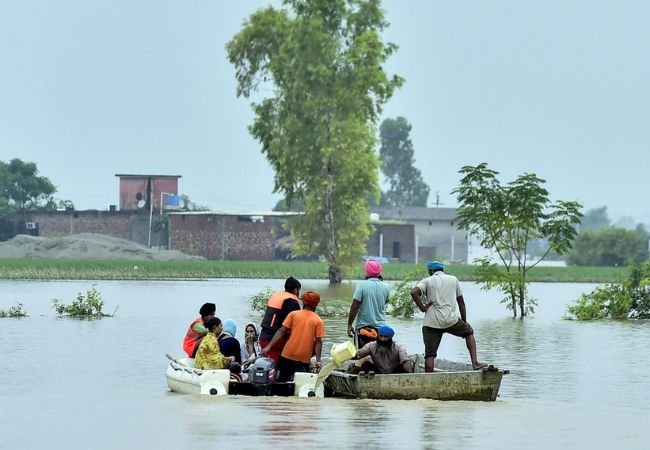 Punjab Floods And Bollywood : कलाकरांचा मदतीचा हात, कुणी केली आर्थिक मदत तर कुणी घेतली गाव दत्तक