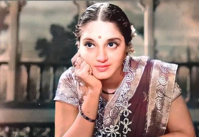  Bollywood : लग्न न करताच झाली ही अभिनेत्री आई; लेक आहे बॉलिवूडची सुपरस्टार!