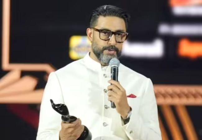 Abhishek Bachcham याने फिल्मफेअर पुरस्कार विकत घेतला?