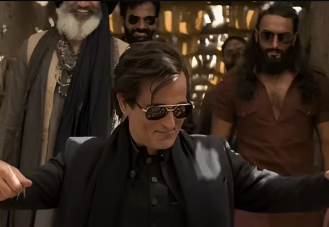  Dhurandhar चं ‘हे’ गाणं धुमाकूळ घालतयं… पण ते आहे कोणाचं ?