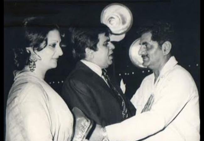  महानायक Dilip Kumar आणि गीतकार आनंद बक्षी यांच्या मैत्रीचा भावस्पर्शी किस्सा
