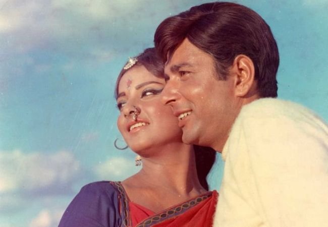  Rekha- नवीन निश्चलच्या ‘झोरो’ची पन्नाशी