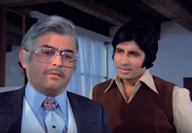  …जेव्हा अभिनेता संजीव कुमारने Amitabh Bachchan पेक्षा जास्त मानधन घेतले होते!