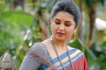 actress prajakta mali