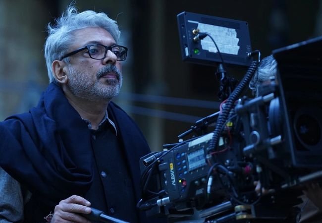 Sanjay Leela Bhansali :वडील दारुच्या नशेत, साड्यांना फॉल लावून भागवला घरखर्च; कोरलंय ६ राष्ट्रीय पुरस्कारांवर नाव!